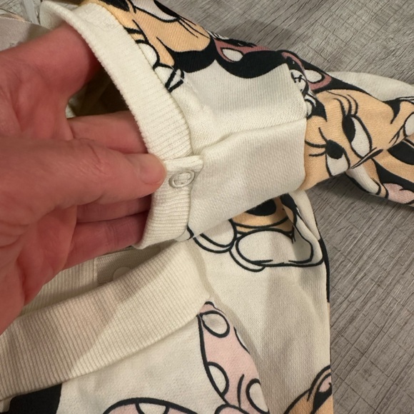 NWT Minnie Mouse/Disney set long sleeve sweater and pants - 6-9m (H&M brand) - Picture 3 of 4